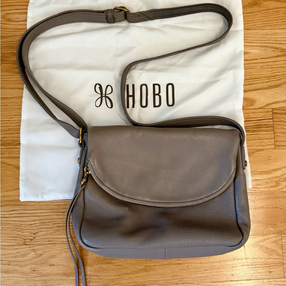 HOBO Fern Messenger Crossbody Leather Bag in Graphite